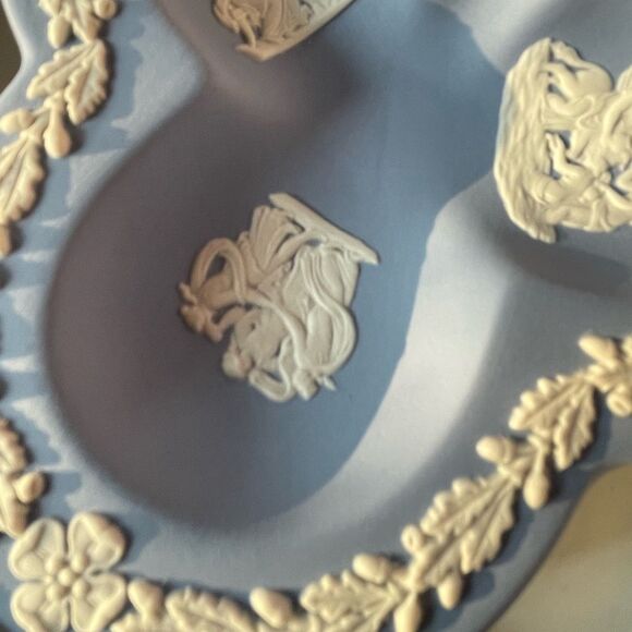 Wedgwood Blue Jasper Vintage Clover Shaped Trinket Dish in Original Box - Picture 5 of 14